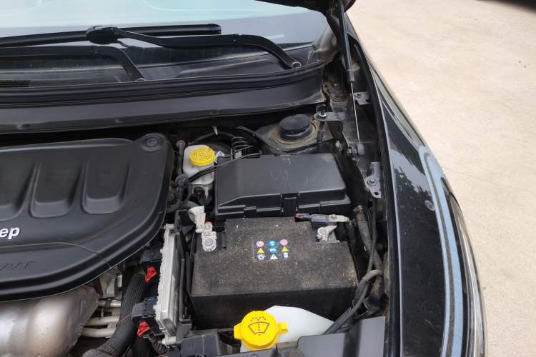 Used Jeep Cherokee 2020 2.0L Two-Wheel Drive Classic Sports Edition Engine Bay Left