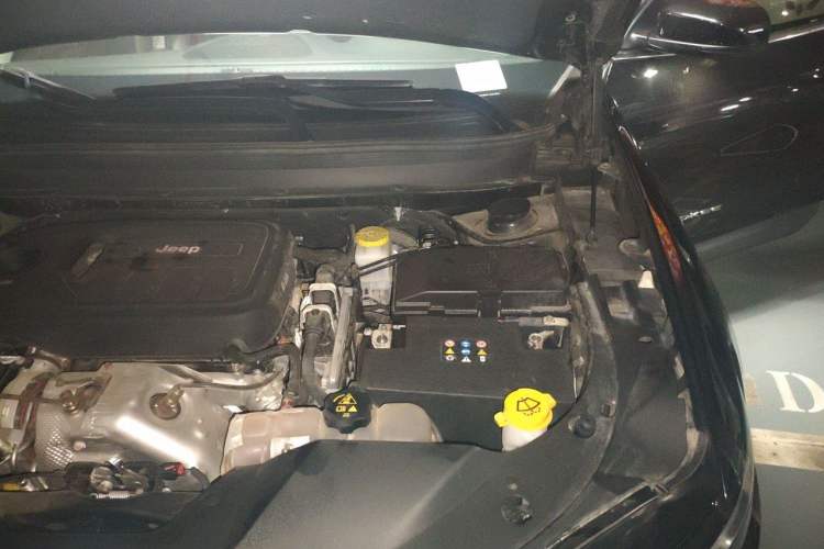 Used Jeep Cherokee 2020 2.0T Four-Wheel Drive Elite Edition Engine Bay Left