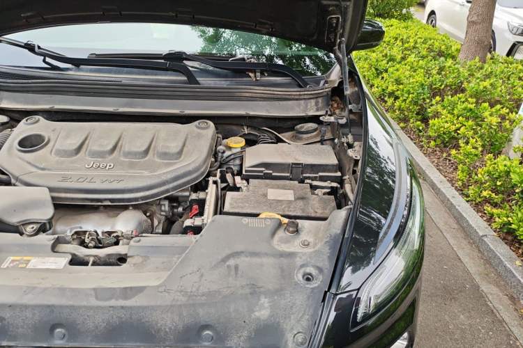 Used Jeep Cherokee 2020 2.0L Two-Wheel Drive Classic Sports Edition Engine Bay Left