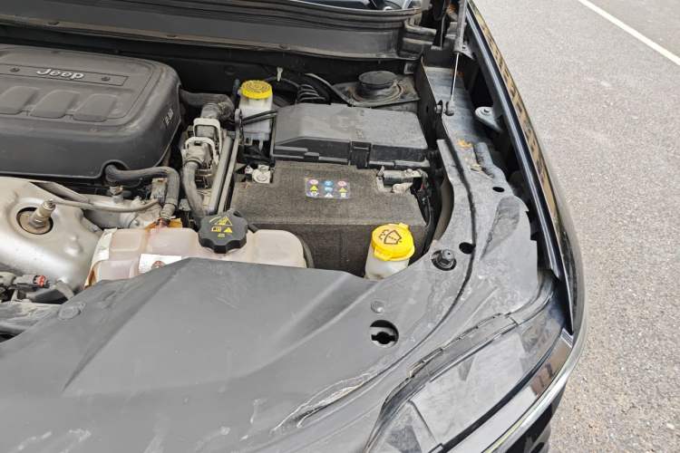 Used Jeep Cherokee 2020 2.0T Four-Wheel Drive Elite Edition Engine Bay Left