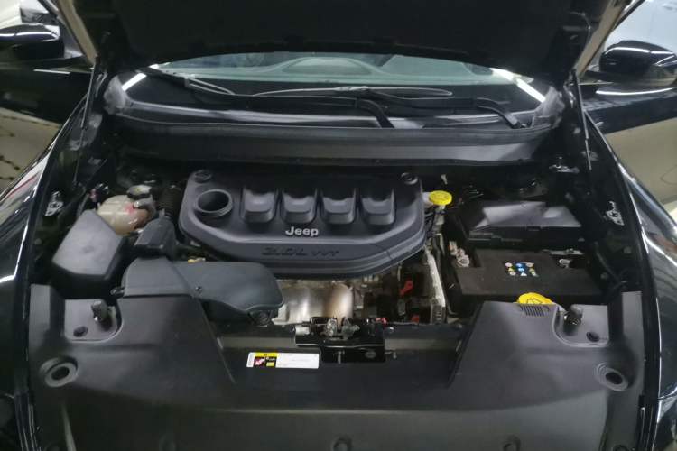 Used Jeep Cherokee 2020 2.0L Two-Wheel Drive Classic Sports Edition Engine Bay