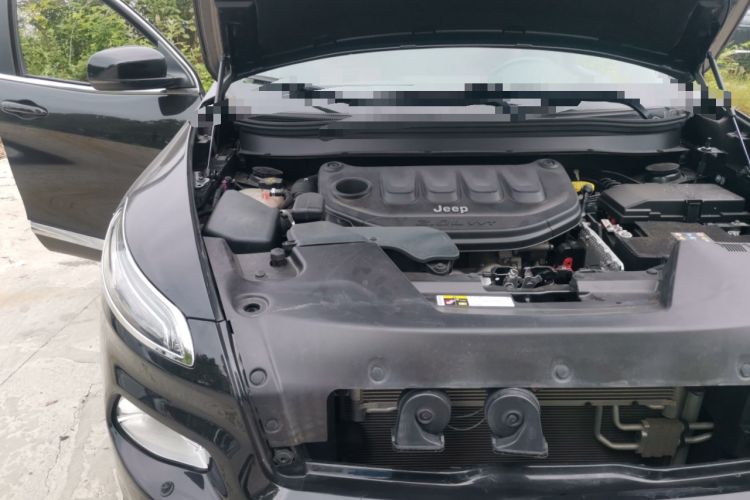 Used Jeep Cherokee 2020 2.0L Two-Wheel Drive Classic Sports Edition Engine Bay Right
