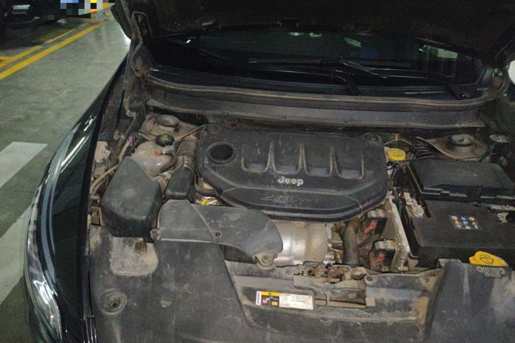 Used Jeep Cherokee 2020 2.0L Two-Wheel Drive Classic Sports Edition Engine Bay Right
