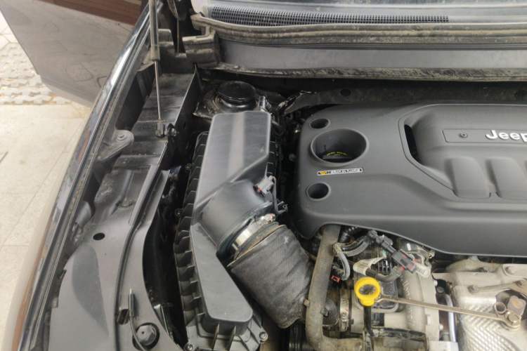Used Jeep Cherokee 2020 2.0T Four-Wheel Drive Luxury Edition Engine Bay Right