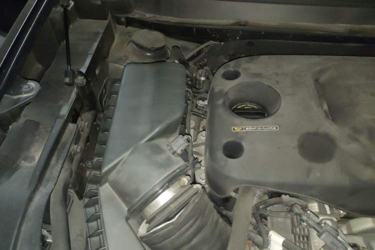 Used Jeep Cherokee 2020 2.0T Two-Wheel Drive Leading Edition Engine Bay Right