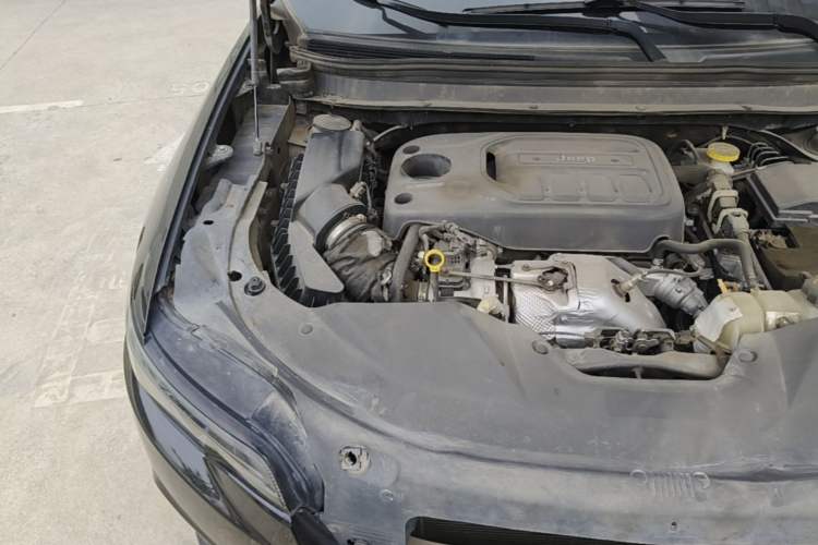 Used Jeep Cherokee 2020 2.0T Two-Wheel Drive Leading Edition Engine Bay Right