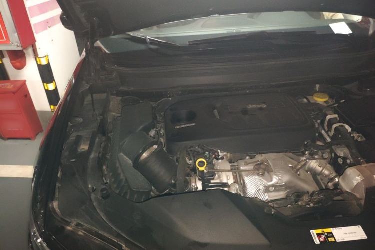 Used Jeep Cherokee 2020 2.0T Four-Wheel Drive Elite Edition Engine Bay Right