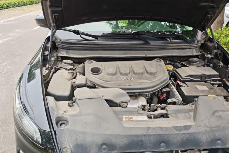 Used Jeep Cherokee 2020 2.0L Two-Wheel Drive Classic Sports Edition Engine Bay Right