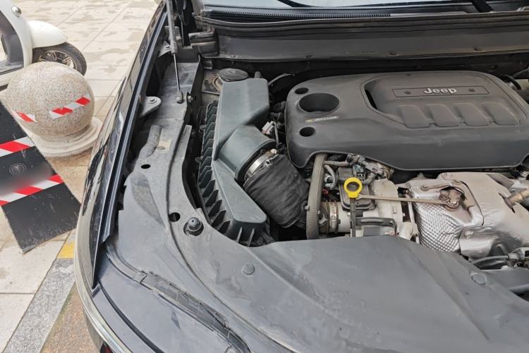 Used Jeep Cherokee 2020 2.0T Four-Wheel Drive Elite Edition Engine Bay Right