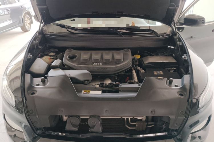 Used Jeep Cherokee 2020 2.0L Two-Wheel Drive Classic Sports Edition Engine Bay