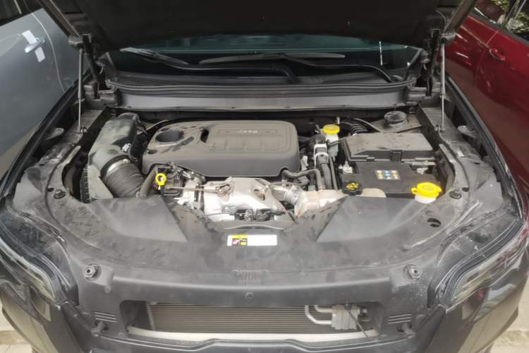 Used Jeep Cherokee 2020 2.0T Two-Wheel Drive Leading Edition Engine Bay