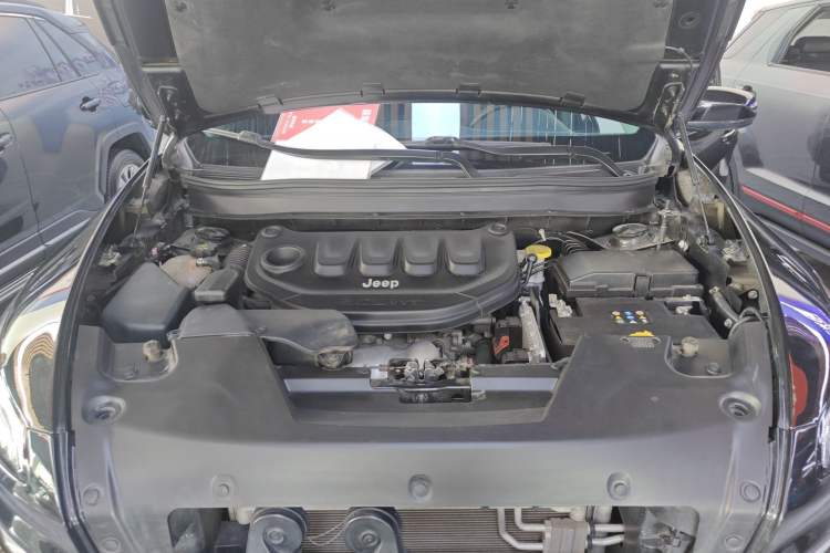 Used Jeep Cherokee 2020 2.0L Two-Wheel Drive Classic Sports Edition Engine Bay