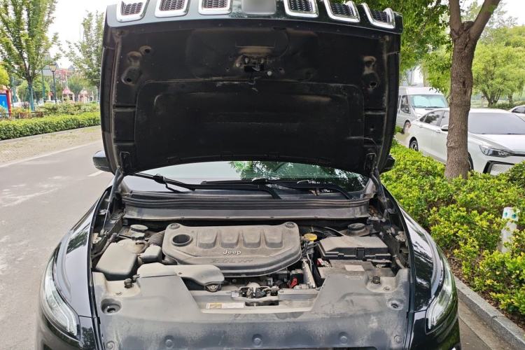 Used Jeep Cherokee 2020 2.0L Two-Wheel Drive Classic Sports Edition Engine Bay