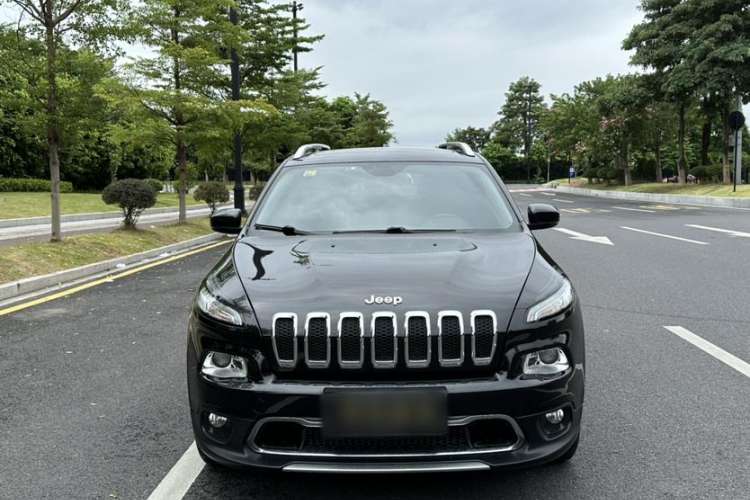 Used Jeep Cherokee 2020 2.0L Two-Wheel Drive Classic Sports Edition Exterior 1