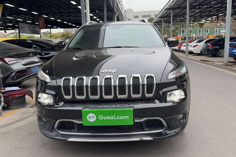 Used Jeep Cherokee 2020 2.0L Two-Wheel Drive Classic Sports Edition Exterior 1