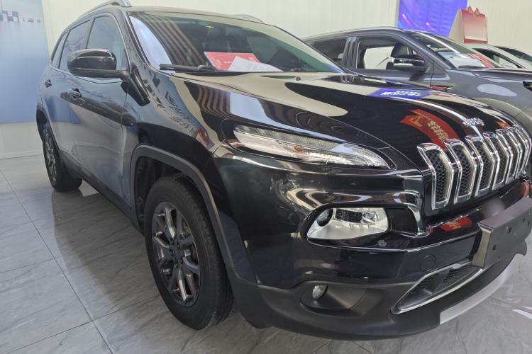 Used Jeep Cherokee 2020 2.0L Two-Wheel Drive Classic Sports Edition Exterior 1