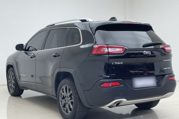 Used Jeep Cherokee 2020 2.0L Two-Wheel Drive Classic Sports Edition Exterior 2