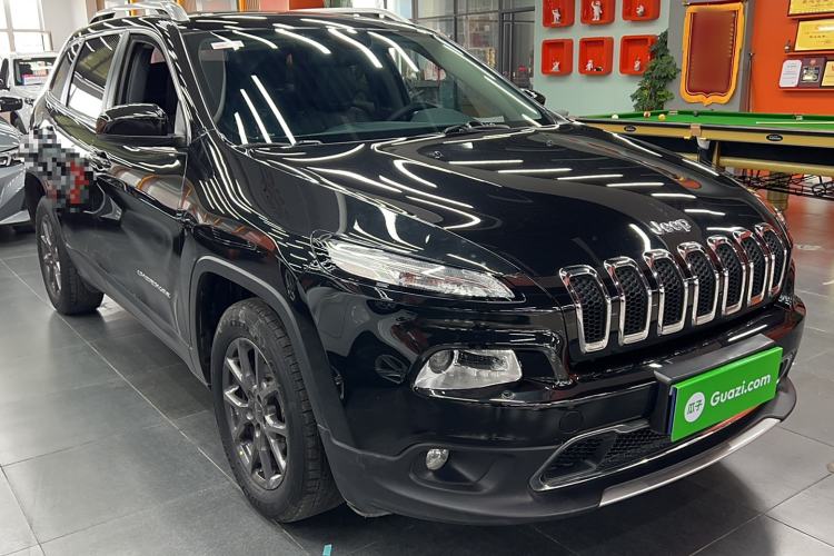 Used Jeep Cherokee 2020 2.0L Two-Wheel Drive Classic Sports Edition Exterior 2