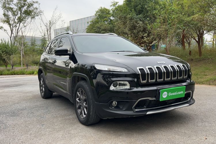 Used Jeep Cherokee 2020 2.0L Two-Wheel Drive Classic Sports Edition Exterior 2