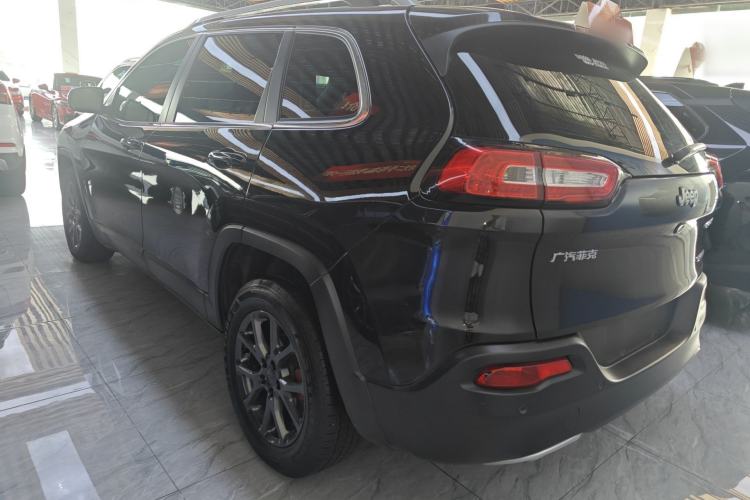Used Jeep Cherokee 2020 2.0L Two-Wheel Drive Classic Sports Edition Exterior 2