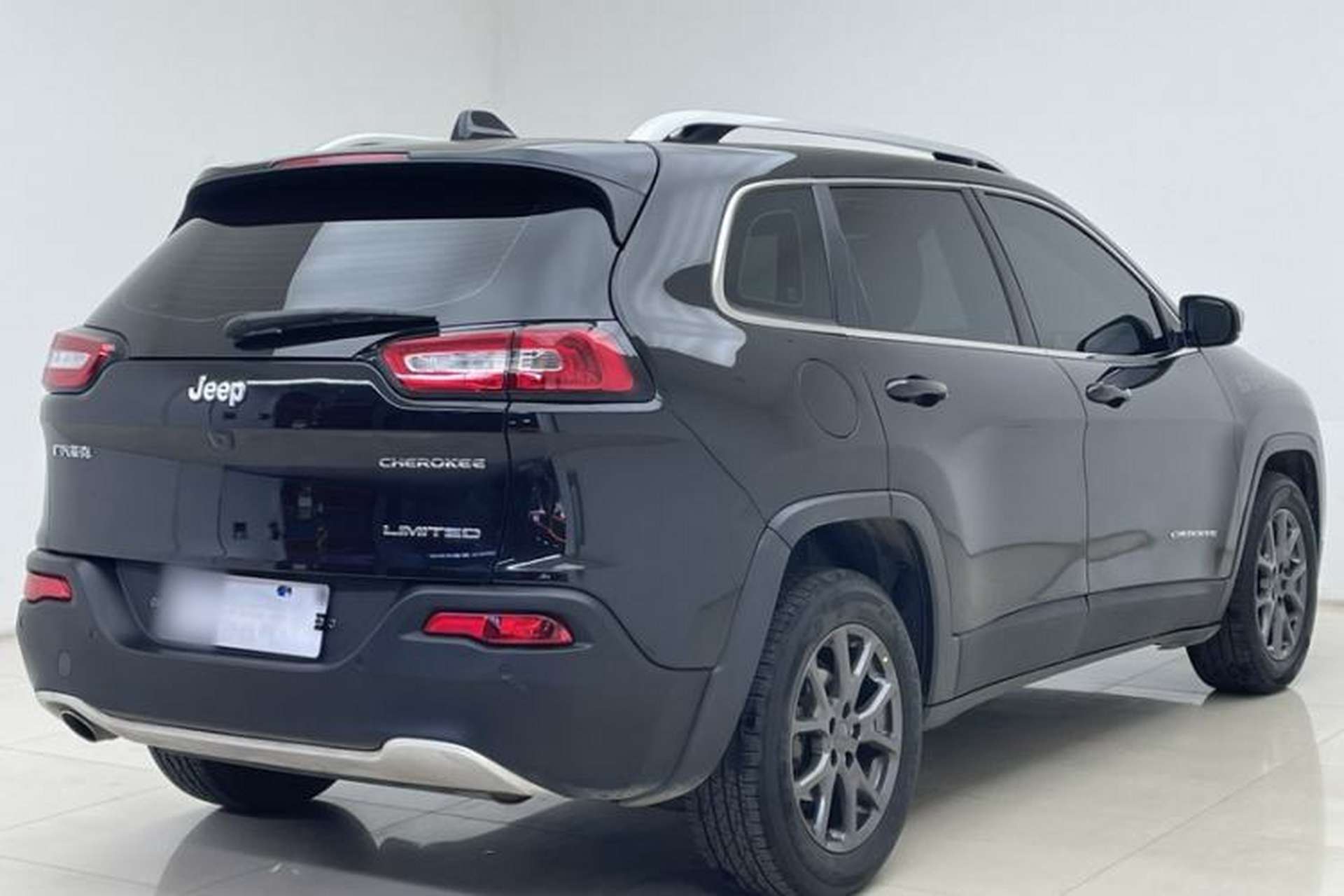 Used Jeep Cherokee 2020 2.0L Two-Wheel Drive Classic Sports Edition Exterior 3