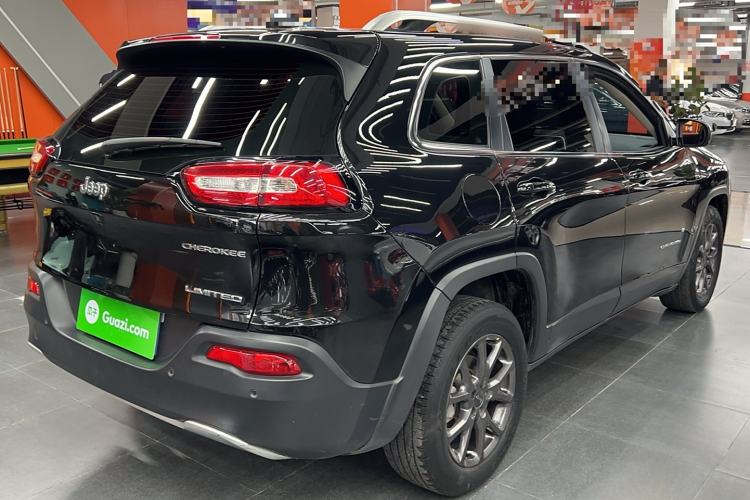 Used Jeep Cherokee 2020 2.0L Two-Wheel Drive Classic Sports Edition Exterior 3