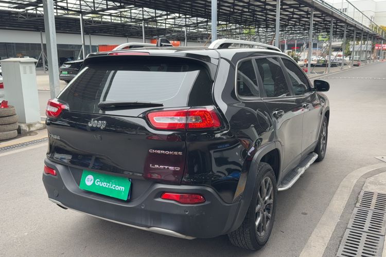 Used Jeep Cherokee 2020 2.0L Two-Wheel Drive Classic Sports Edition Exterior 3