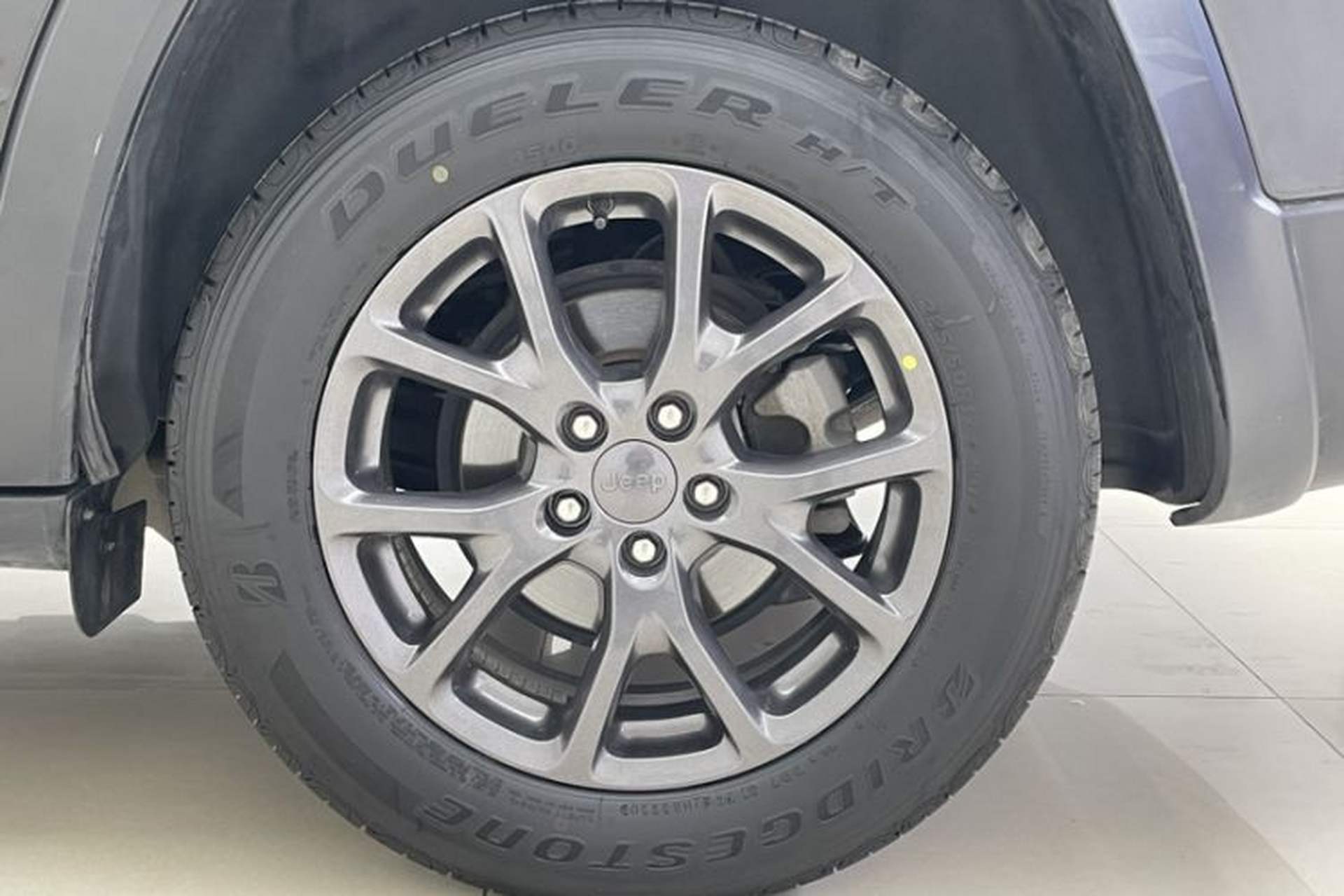 Used Jeep Cherokee 2020 2.0L Two-Wheel Drive Classic Sports Edition Exterior 4