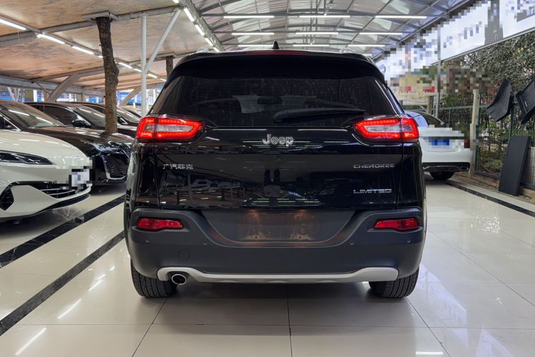 Used Jeep Cherokee 2020 2.0L Two-Wheel Drive Classic Sports Edition Exterior 4