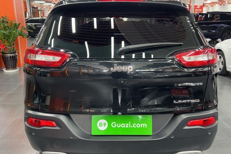 Used Jeep Cherokee 2020 2.0L Two-Wheel Drive Classic Sports Edition Exterior 4