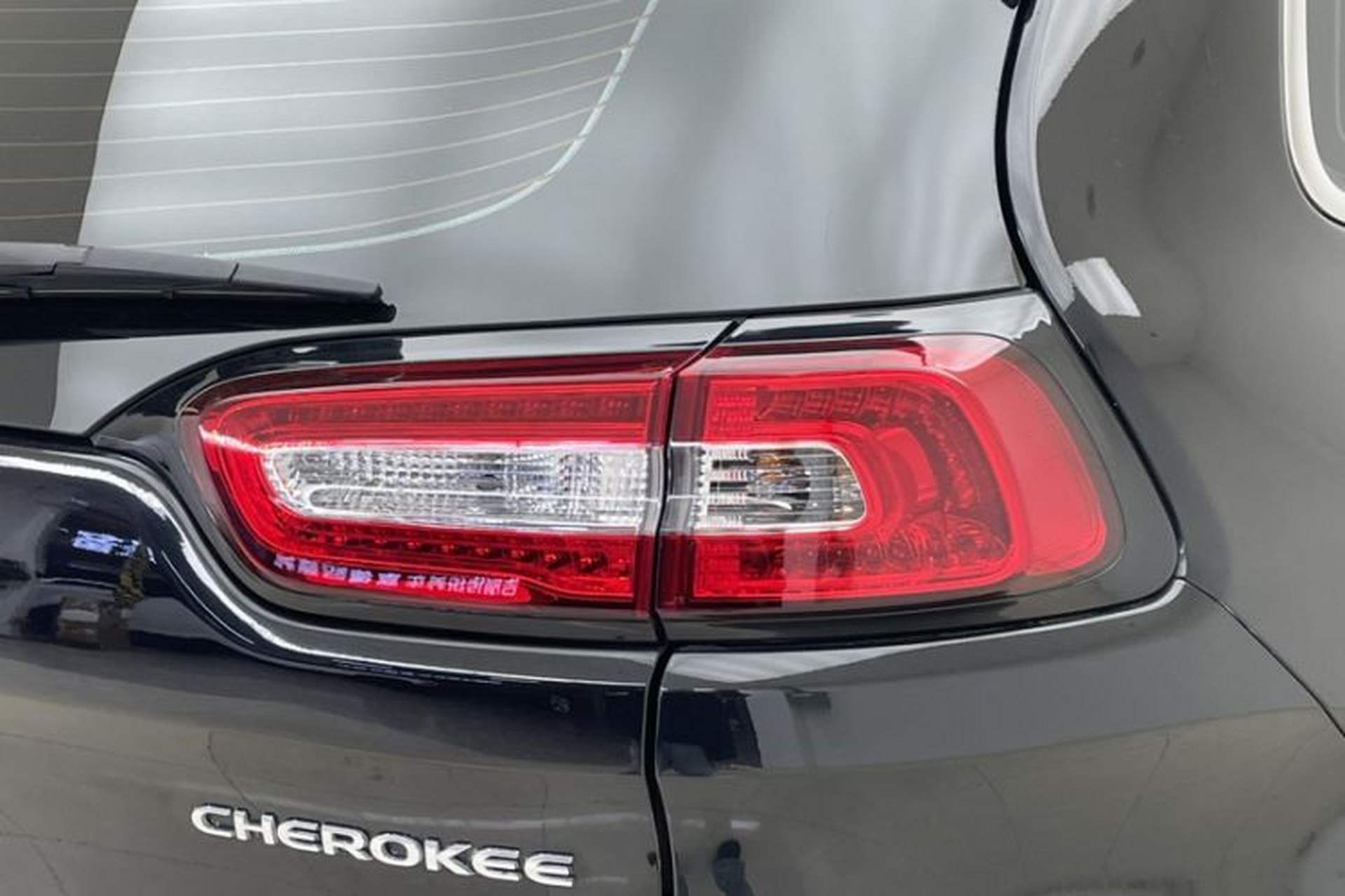 Used Jeep Cherokee 2020 2.0L Two-Wheel Drive Classic Sports Edition Exterior 5