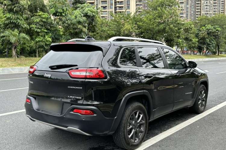 Used Jeep Cherokee 2020 2.0L Two-Wheel Drive Classic Sports Edition Exterior 6