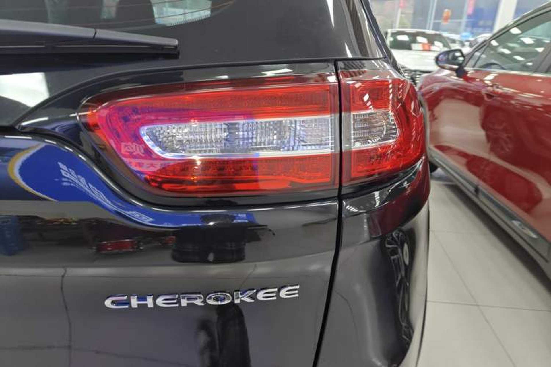 Used Jeep Cherokee 2020 2.0L Two-Wheel Drive Classic Sports Edition Exterior 6