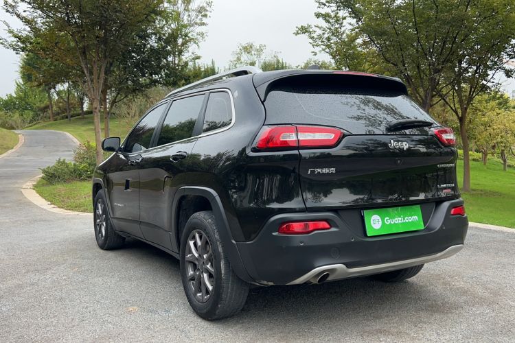 Used Jeep Cherokee 2020 2.0L Two-Wheel Drive Classic Sports Edition Exterior 6