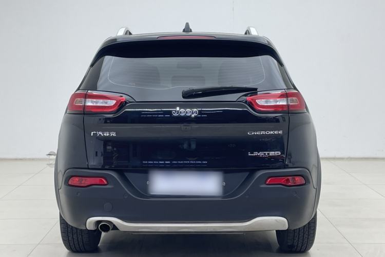 Used Jeep Cherokee 2020 2.0L Two-Wheel Drive Classic Sports Edition Exterior 7