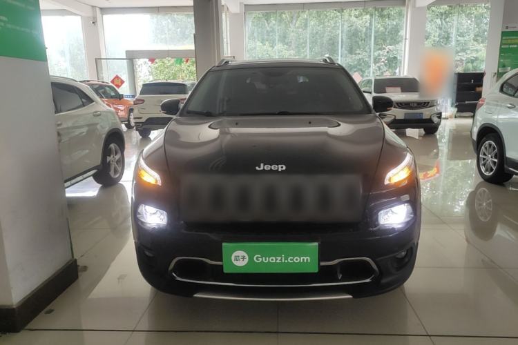 Used Jeep Cherokee 2020 2.0L Two-Wheel Drive Classic Sports Edition Front