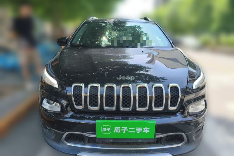 Used Jeep Cherokee 2020 2.0L Two-Wheel Drive Classic Sports Edition Front