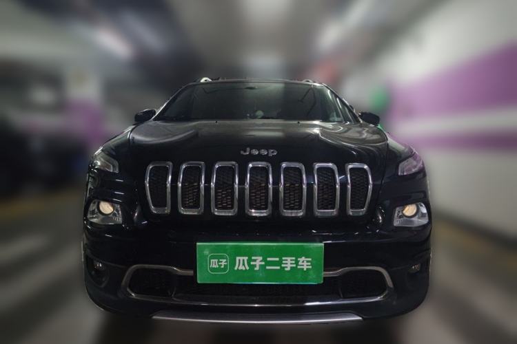 Used Jeep Cherokee 2020 2.0L Two-Wheel Drive Classic Sports Edition Front