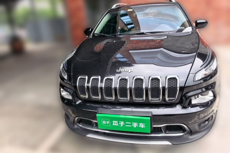 Used Jeep Cherokee 2020 2.0L Two-Wheel Drive Classic Sports Edition Front