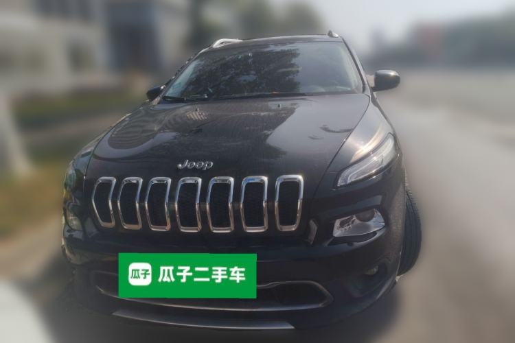 Used Jeep Cherokee 2020 2.0L Two-Wheel Drive Classic Sports Edition Front