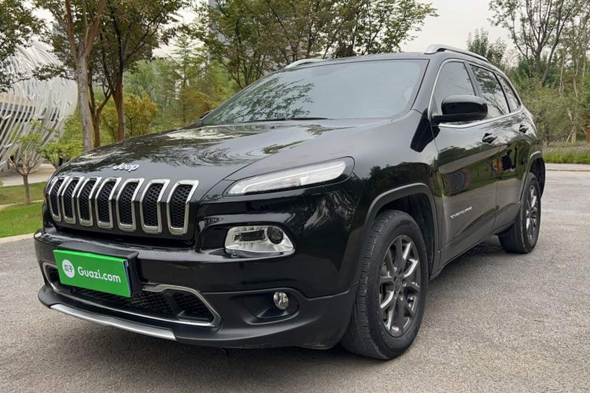 Used Jeep Cherokee 2020 2.0L Two-Wheel Drive Classic Sports Edition Front Left 45 Deg