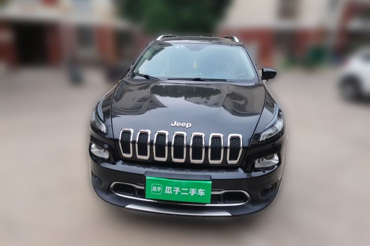 Used Jeep Cherokee 2020 2.0L Two-Wheel Drive Classic Sports Edition Front