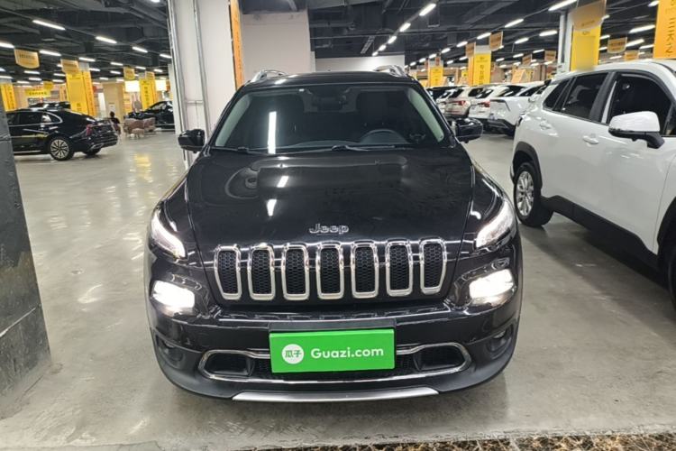 Used Jeep Cherokee 2020 2.0L Two-Wheel Drive Classic Sports Edition Front