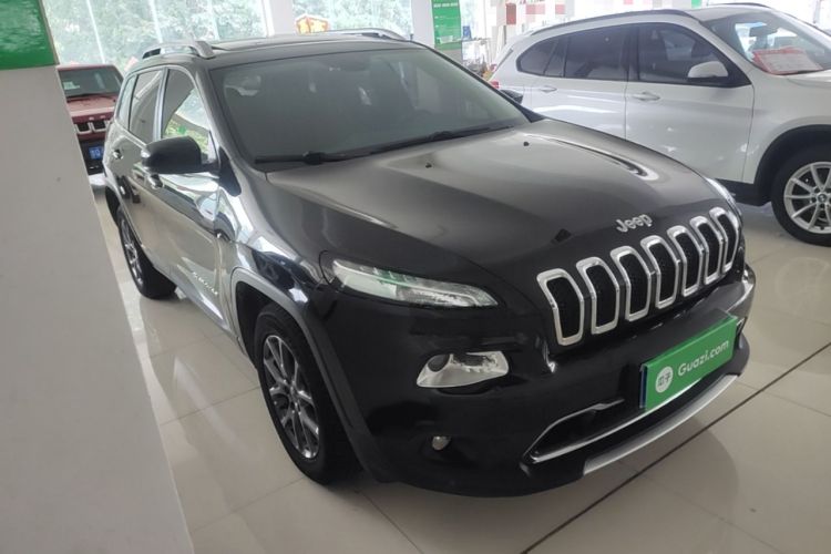 Used Jeep Cherokee 2020 2.0L Two-Wheel Drive Classic Sports Edition Front Right 45 Deg