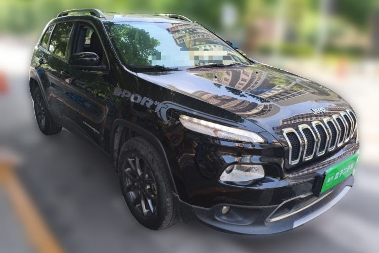 Used Jeep Cherokee 2020 2.0L Two-Wheel Drive Classic Sports Edition Front Right 45 Deg