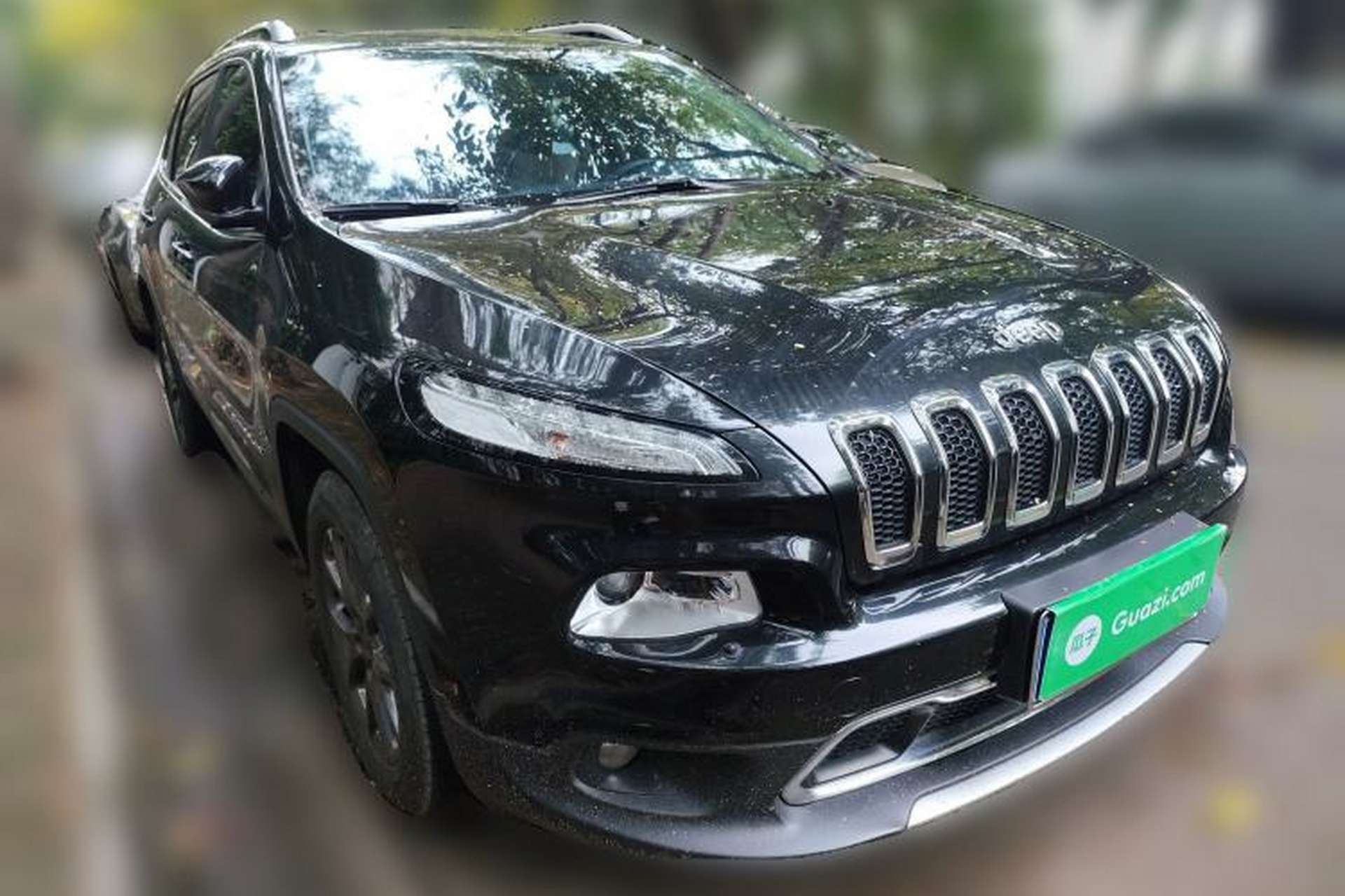 Used Jeep Cherokee 2020 2.0L Two-Wheel Drive Classic Sports Edition Front Right 45 Deg
