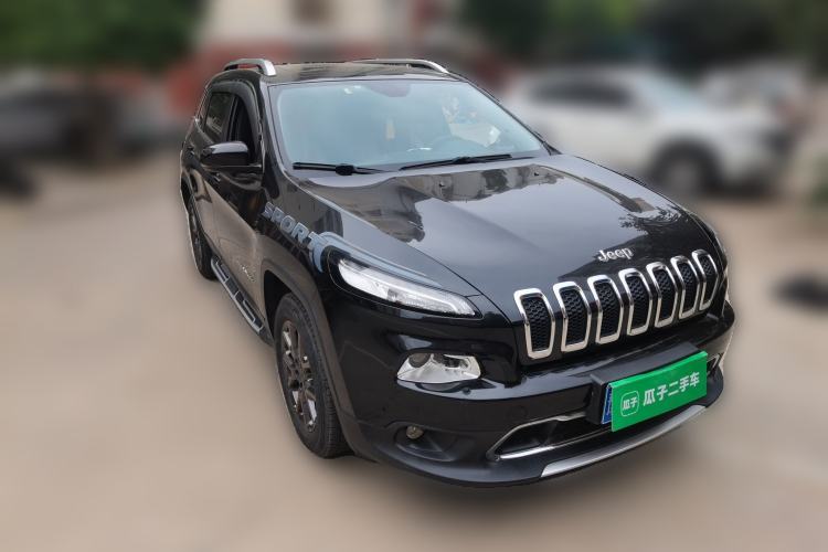 Used Jeep Cherokee 2020 2.0L Two-Wheel Drive Classic Sports Edition Front Right 45 Deg