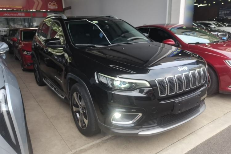 Used Jeep Cherokee 2020 2.0T Two-Wheel Drive Leading Edition Front Right 45 Deg