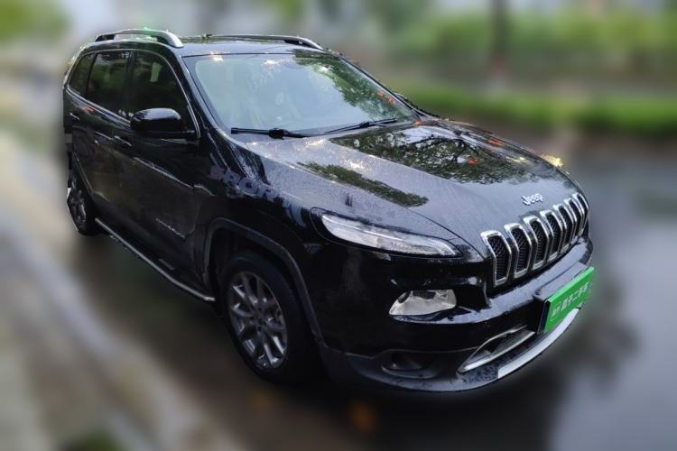 Used Jeep Cherokee 2020 2.0L Two-Wheel Drive Classic Sports Edition Front Right 45 Deg