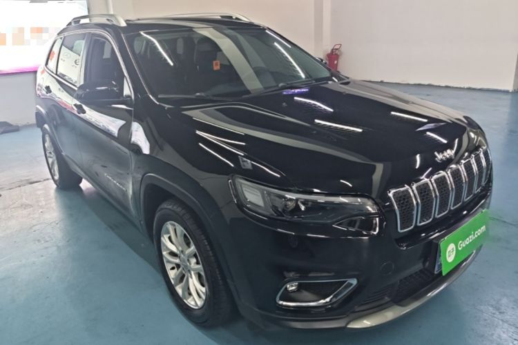 Used Jeep Cherokee 2020 2.0L Two-Wheel Drive Safety Upgrade Edition Front Right 45 Deg